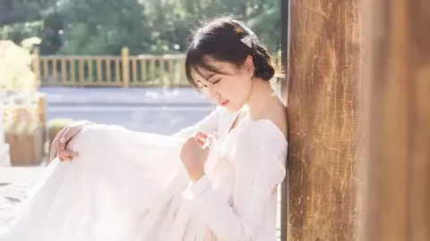 安保小哥脱口秀式引导